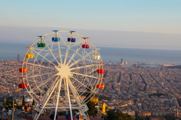 Diabelski młyn na wzgórzu Tibidabo w Barcelonie