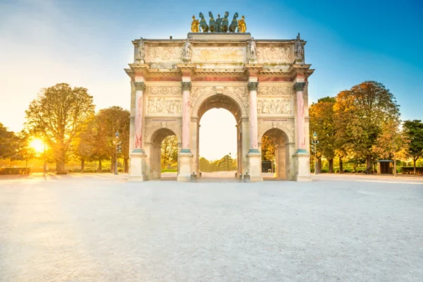 Łuk triumfalny Arc du Carrousel w Paryżu