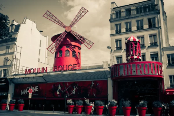 Music hall Moulin Rouge w Paryżu