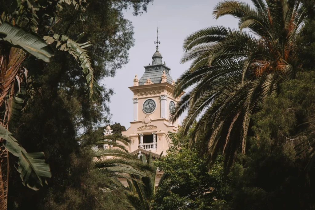 Malaga - wieża zegarowa ratusza w Maladze