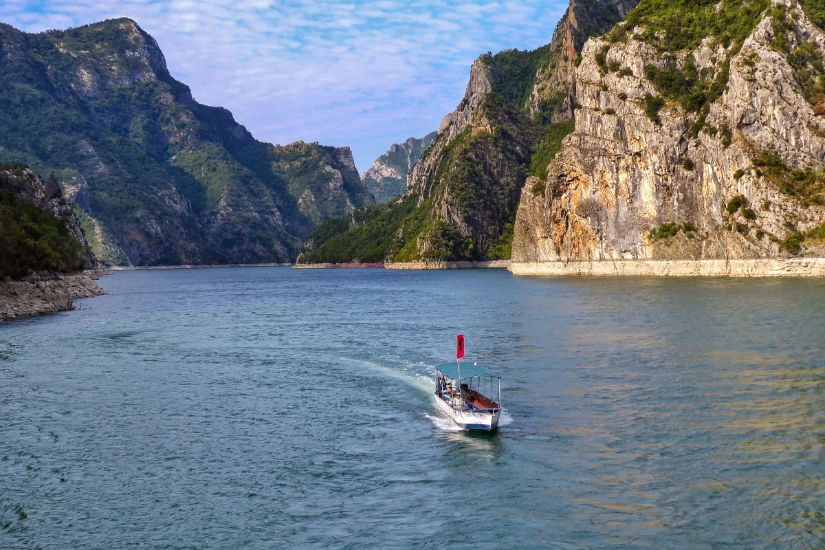 Jezioro Koman, Albania